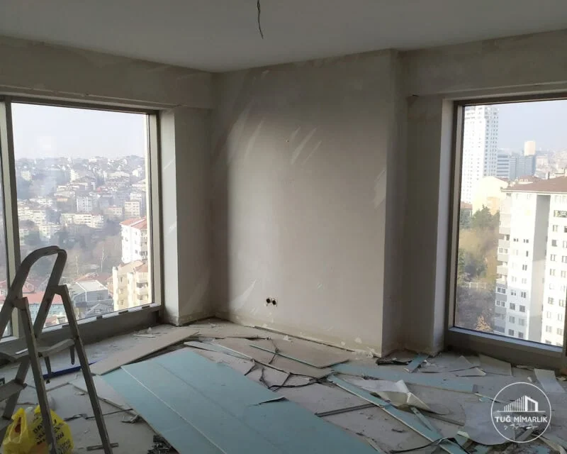 İç mimari tasarım öncesi salonun tadilata hazır durumu – kaba inşaat